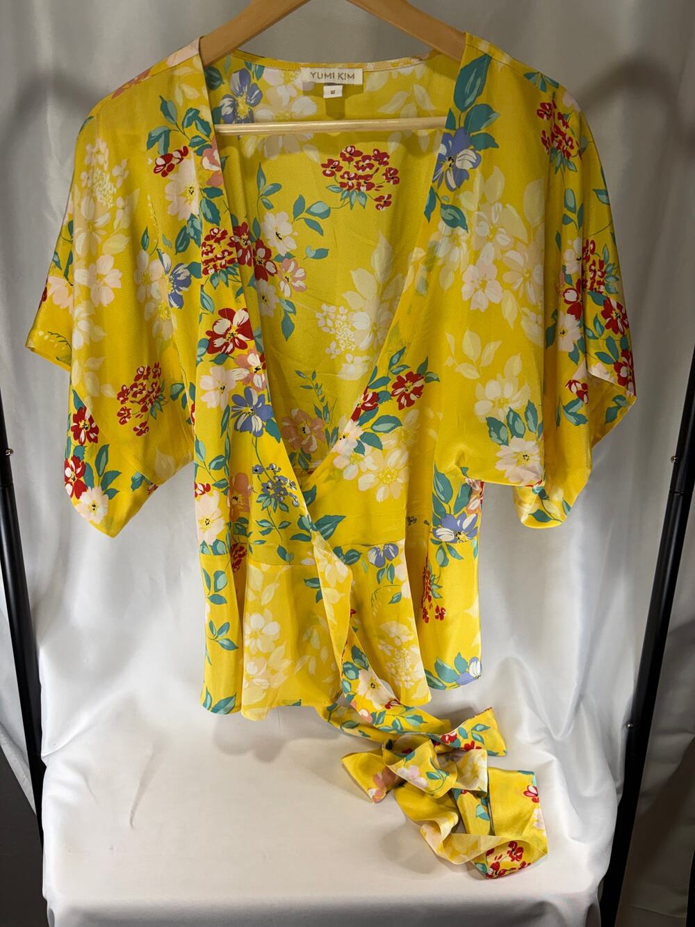 Yumi Kim Women’s M Yellow Floral Silk Wrap Blouse Kimono Sleeve Tie Waist